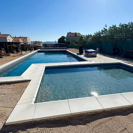 Kamp alanı Lucky 13 *