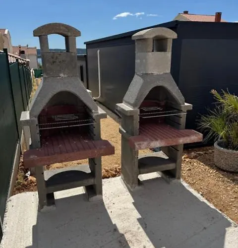 Lucky 13 Sveti Filip i Jakov